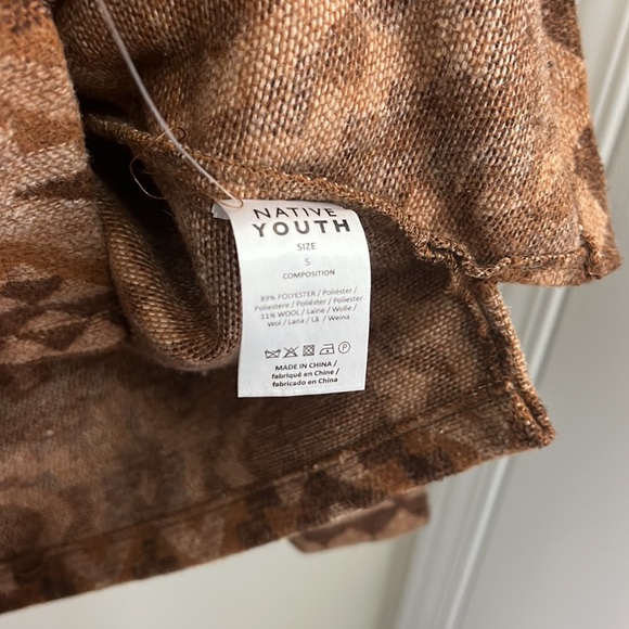 Native Youth Aztec Pattern Shacket Size Small - Picture 6 of 9